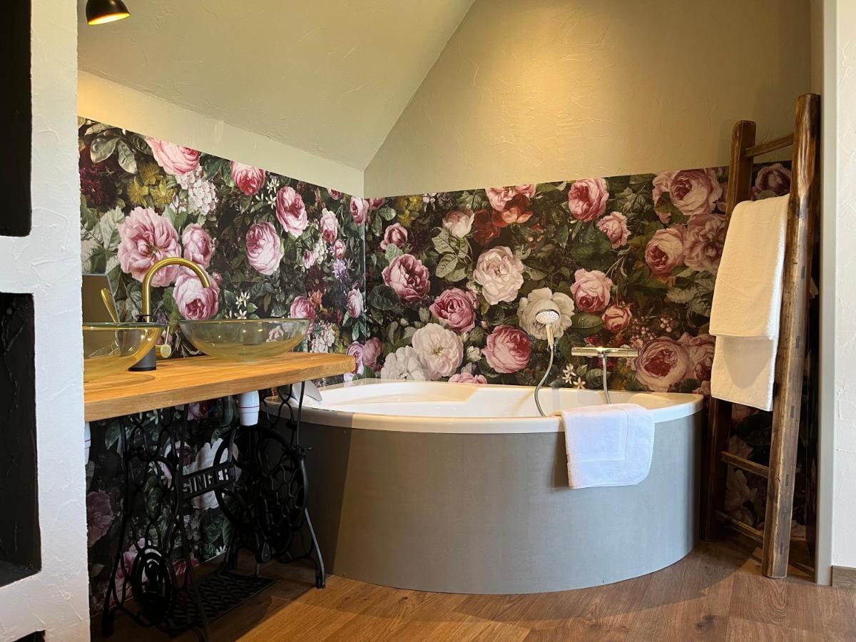 Maison D'Hote Avec Sauna Et Jacuzzi A La Campagne Les Portes du Coglais ภายนอก รูปภาพ