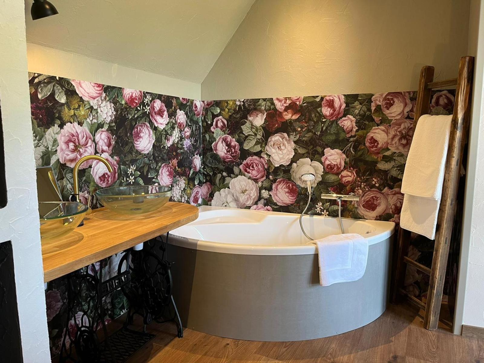 Maison D'Hote Avec Sauna Et Jacuzzi A La Campagne Les Portes du Coglais ภายนอก รูปภาพ